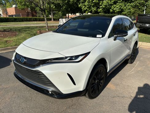 Used 2024 Toyota Venza Nightshade image 5