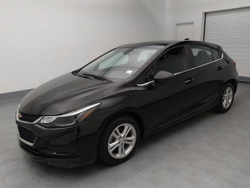 Used 2018 Chevrolet Cruze LT w/ Convenience Package image 2