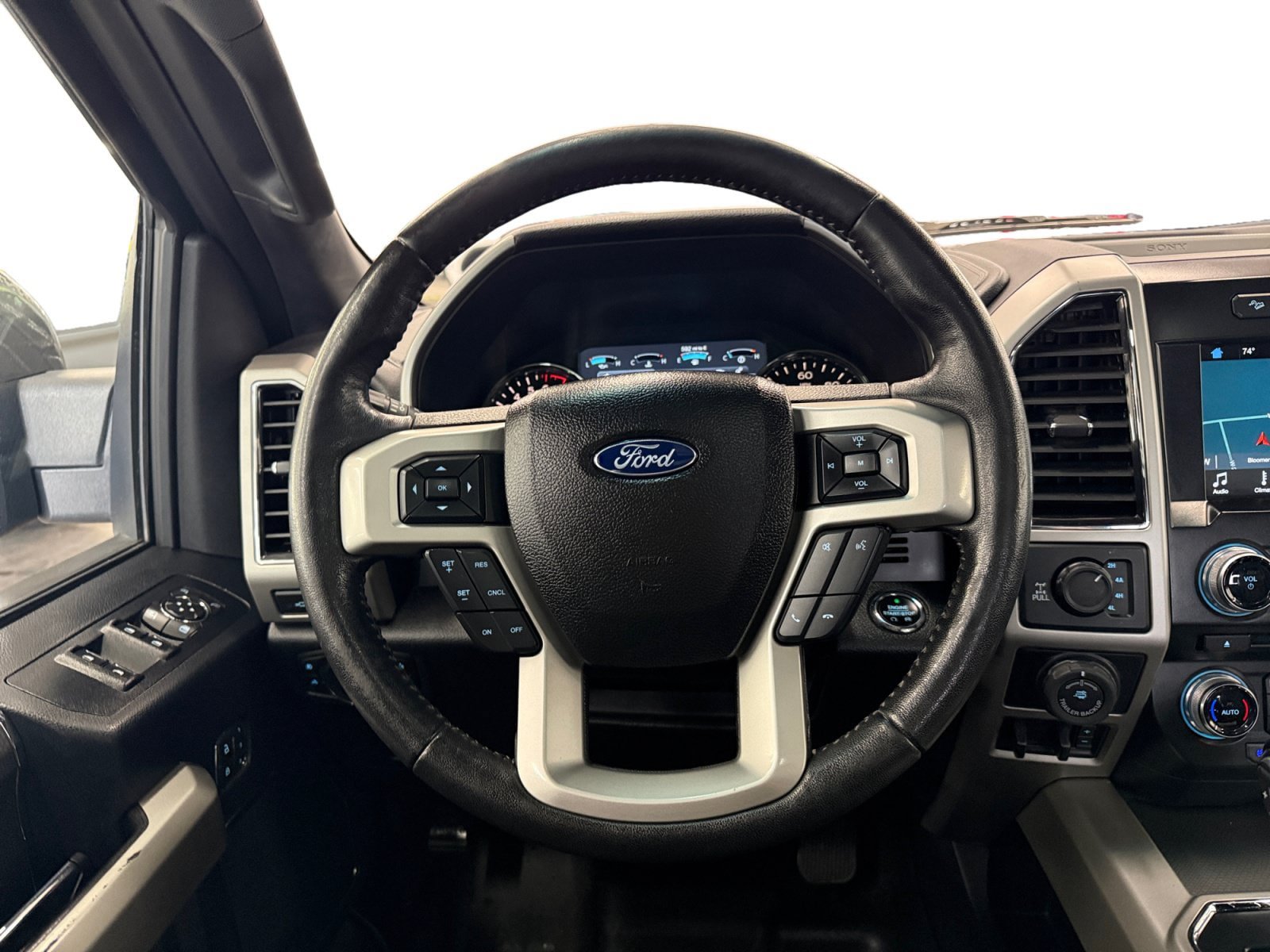 Used 2017 Ford F150 Lariat w/ Equipment Group 502A Luxury AWD/4WD image 15