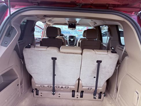 Used 2015 Chrysler Town & Country Touring-L w/ Driver Convenience Group image 22