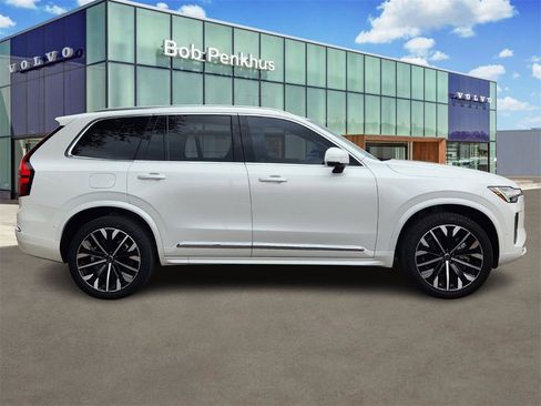 Used 2025 Volvo XC90 B6 Plus image 30