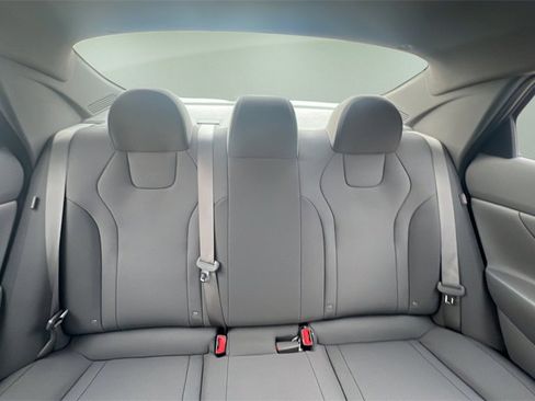 Certified 2024 Hyundai Elantra SE image 11