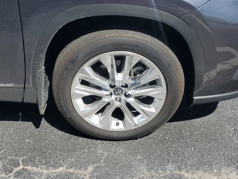 Certified 2025 Toyota Highlander Limited image 4