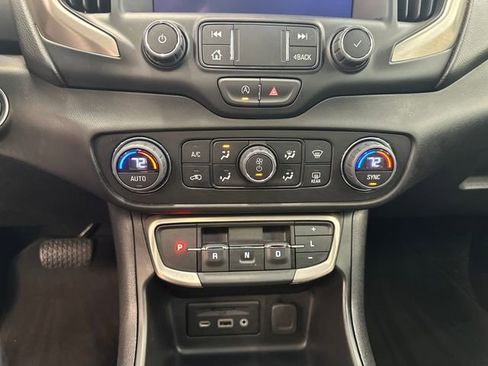 Used 2024 GMC Terrain Denali w/ Denali Premium Package AWD/4WD image 33