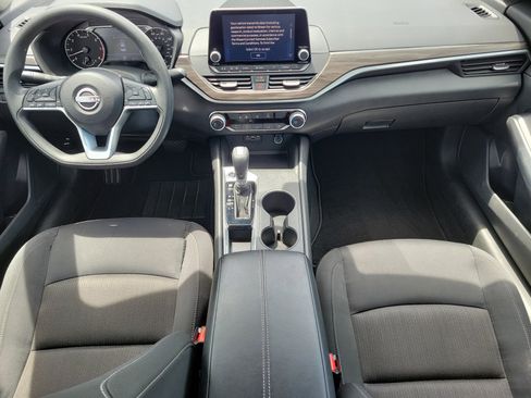 Used 2025 Nissan Altima 2.5 SV FWD image 17