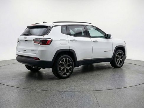 Used 2025 Jeep Compass Limited image 7