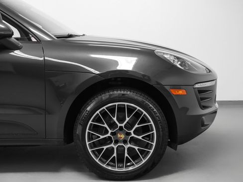 Certified 2017 Porsche Macan AWD/4WD image 14