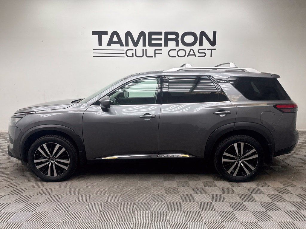 Used 2025 Nissan Pathfinder Platinum FWD image 2