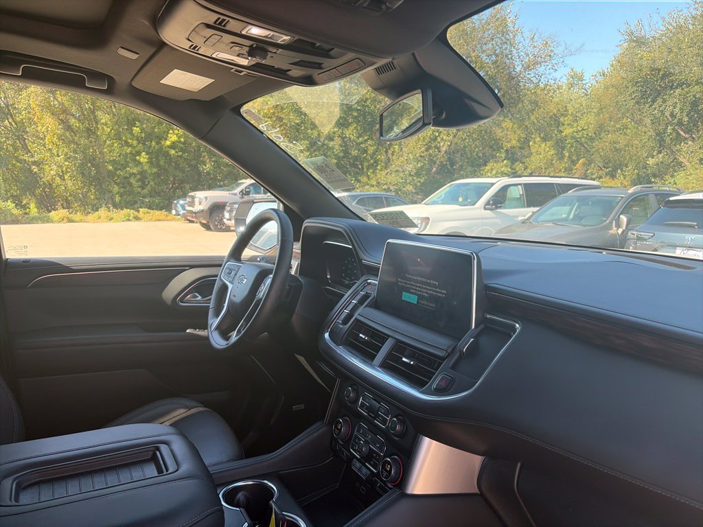Used 2024 Chevrolet Tahoe Z71 w/ Luxury Package AWD/4WD image 15