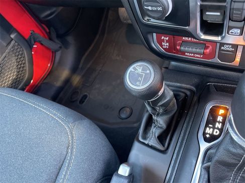 Used 2024 Jeep Gladiator Sport image 27