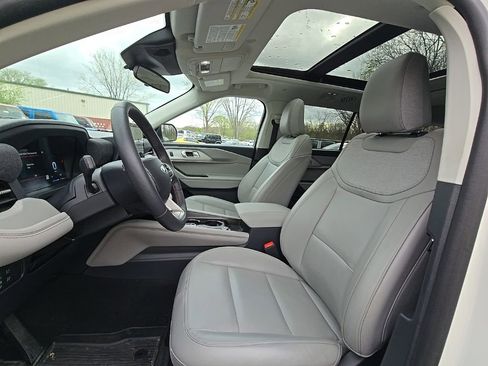 Used 2025 Ford Explorer Active w/ Active Comfort Package image 16