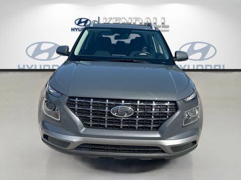 Used 2024 Hyundai Venue SEL FWD image 2