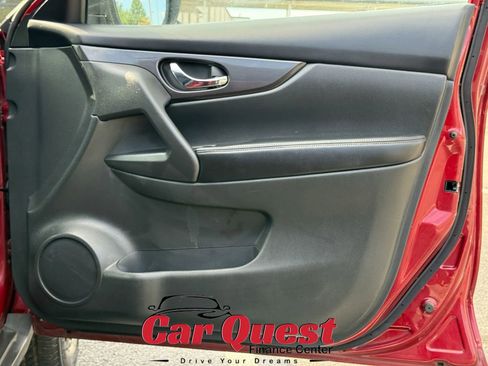 Used 2018 Nissan Rogue SV image 19