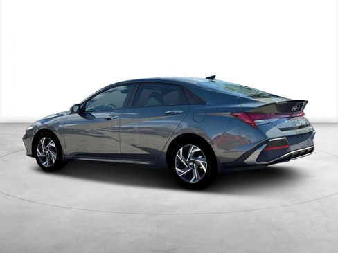 New 2025 Hyundai Elantra SEL image 4