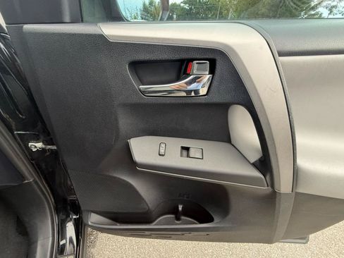 Used 2017 Toyota RAV4 XLE FWD image 30