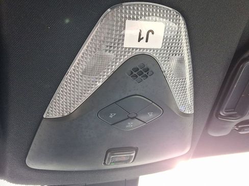 Used 2022 Toyota C-HR XLE image 22