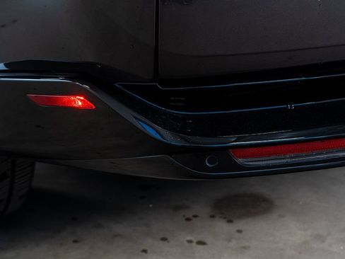 Used 2023 Land Rover Range Rover Long Wheelbase SE image 24