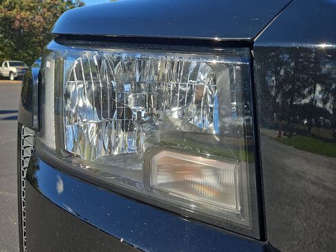 Used 2022 Nissan Frontier SV image 27