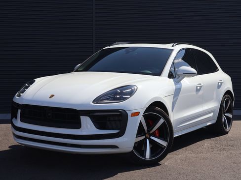 Certified 2024 Porsche Macan S AWD/4WD image 1