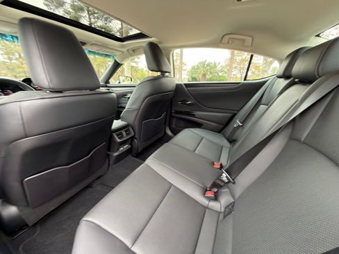 Used 2023 Lexus ES 350 w/ Premium Package image 14