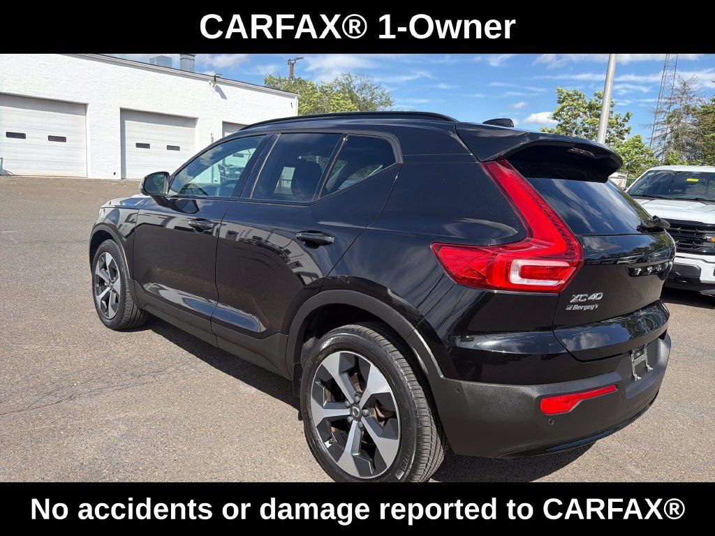 Used 2023 Volvo XC40 B5 Plus w/ Driver Assist Package AWD/4WD image 3