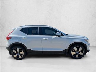 Used 2019 Volvo XC40 T5 Momentum video 4