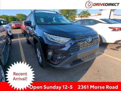 Used 2021 Toyota RAV4 XLE w/ XLE Grade Weather Package AWD/4WD image 1
