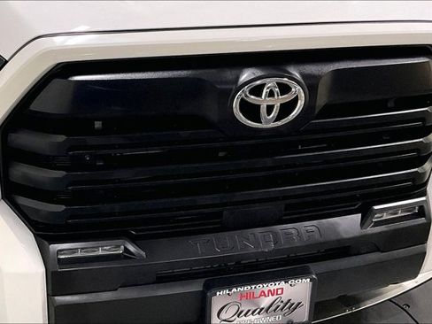 Used 2022 Toyota Tundra SR5 w/ SR5 Convenience Package AWD/4WD image 30