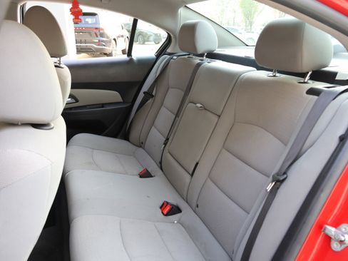 Used 2015 Chevrolet Cruze LT image 32