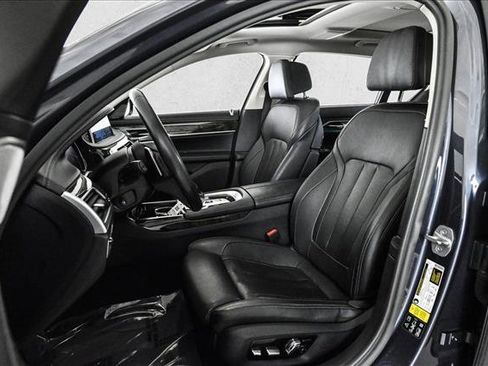 Used 2018 BMW 740i xDrive image 17