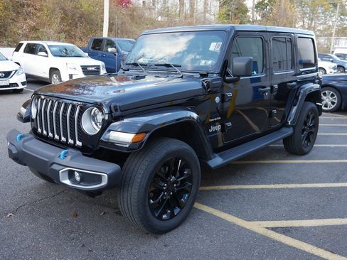 Used 2023 Jeep Wrangler Unlimited Sahara w/ Cold Weather Group image 4