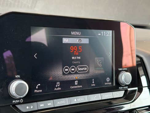 Used 2024 Nissan Pathfinder SV AWD/4WD image 21