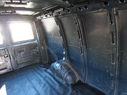 Used 2017 Chevrolet Express 2500 RWD image 14