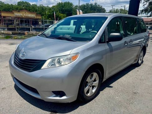 Used 2012 Toyota Sienna FWD image 10