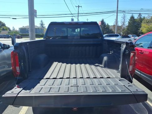 Used 2023 GMC Sierra 1500 Denali w/ Technology Package AWD/4WD image 9