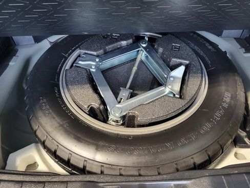 Used 2023 Toyota RAV4 SE image 18