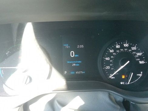 Used 2024 Toyota Sienna LE image 9