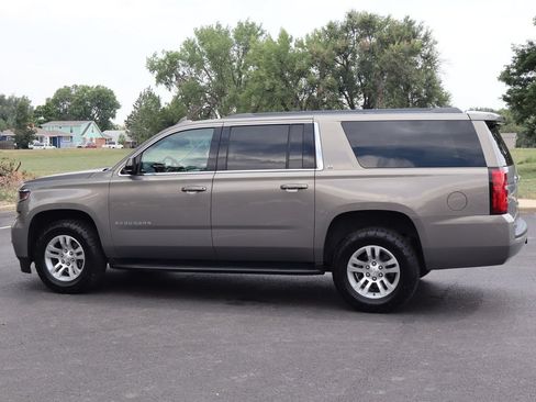 Used 2019 Chevrolet Suburban LT RWD image 8