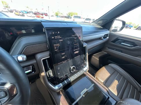 Used 2025 GMC Yukon XL Denali Ultimate w/ LPO, Floor Liner Package AWD/4WD image 48