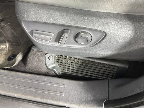 Used 2021 Toyota Sienna XLE image 37