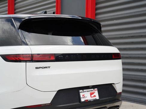 Used 2024 Land Rover Range Rover Sport SE AWD/4WD image 8
