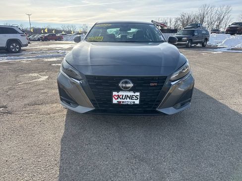 Used 2024 Nissan Altima 2.5 SR FWD image 3