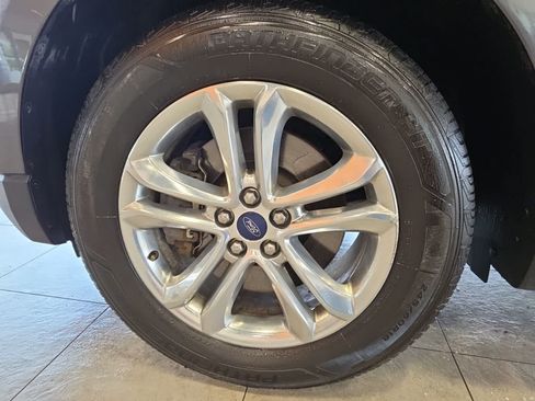 Used 2018 Ford Edge SEL w/ Equipment Group 201A AWD/4WD image 16