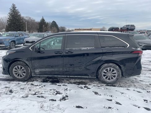 Certified 2021 Toyota Sienna LE image 9