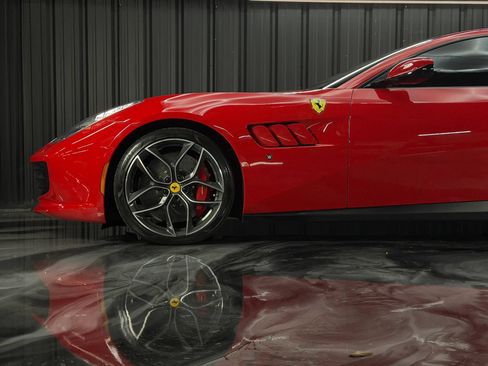 Used 2018 Ferrari GTC4Lusso T RWD image 3