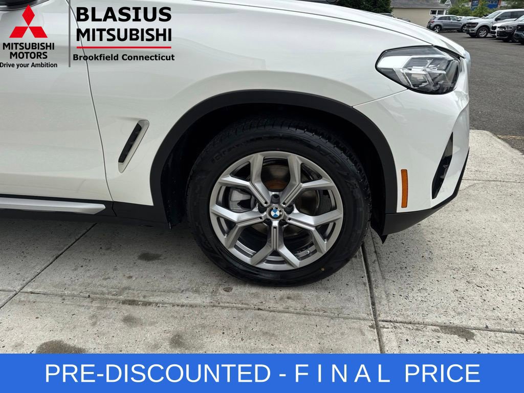 Used 2025 BMW X4 xDrive30i AWD/4WD image 13