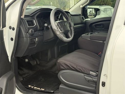 Used 2017 Nissan Titan S image 12
