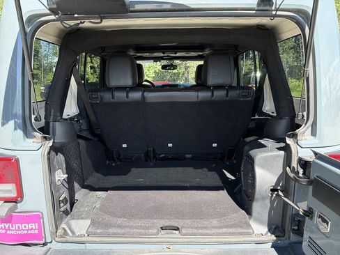 Used 2014 Jeep Wrangler Unlimited Sahara w/ Max Tow Package AWD/4WD image 20