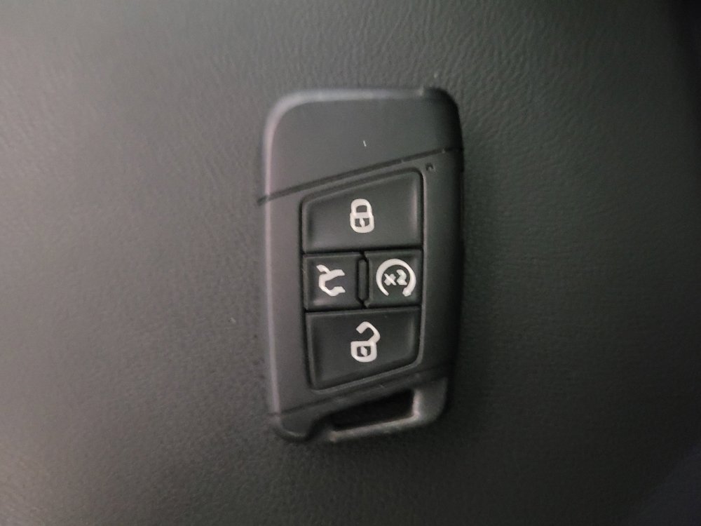 Used 2023 Volkswagen Tiguan SE w/ Panoramic Sunroof Package FWD image 32