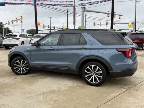Certified 2025 Ford Explorer ST-Line w/ Premium Package RWD image 9